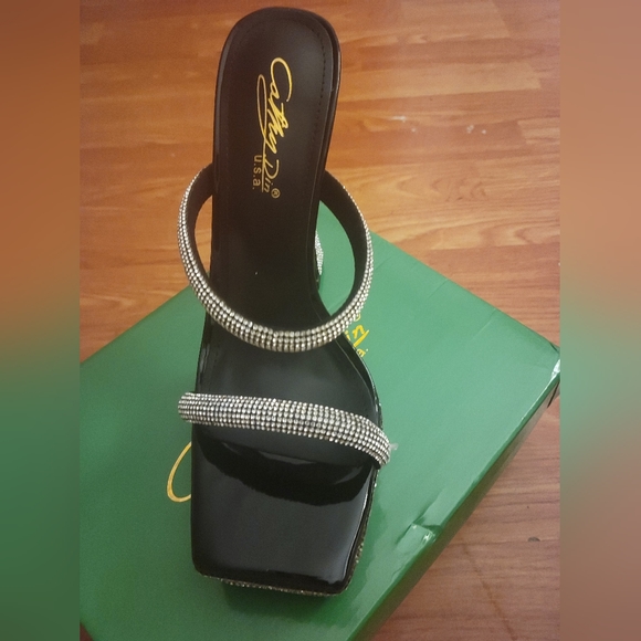 New Rhinestone Platform Heels - Picture 3 of 8